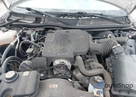 2004 Lincoln Town Car Signature z USA, uszkodzony, nr VIN 1LNHM81W24Y680303